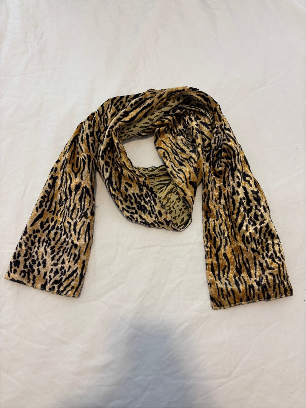 5/$25 💐 | crushed velvet scarf